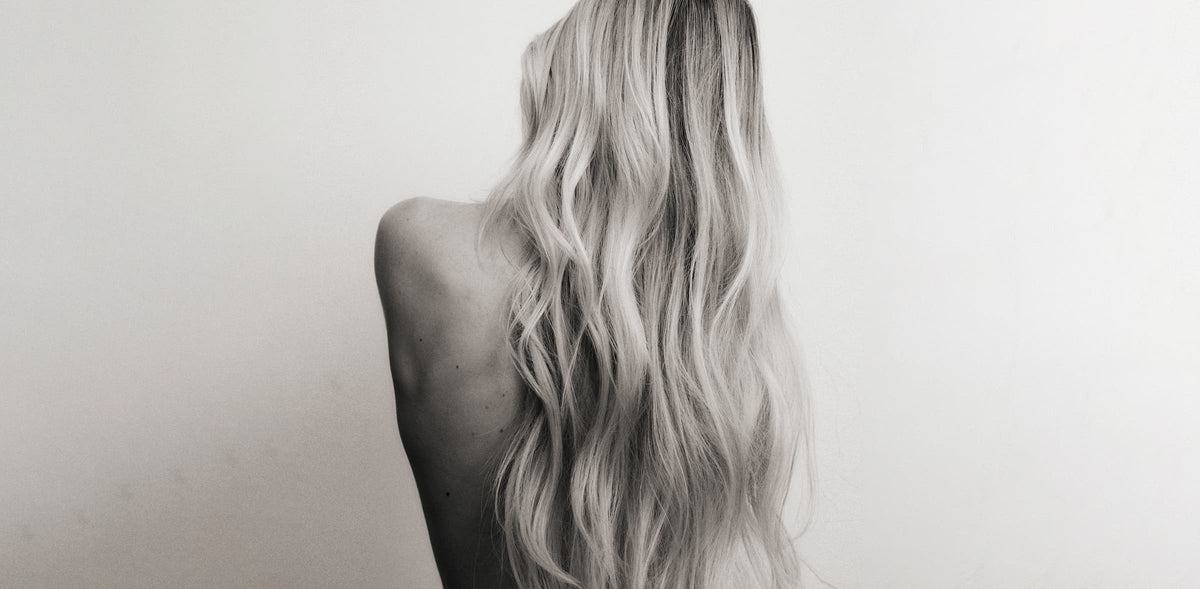 Model with long blonde Fox & Vamp seamless clip-in hair extensions